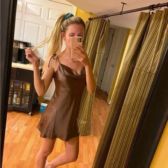 WHITE FOX MINI DRESS - Picture 3 of 8